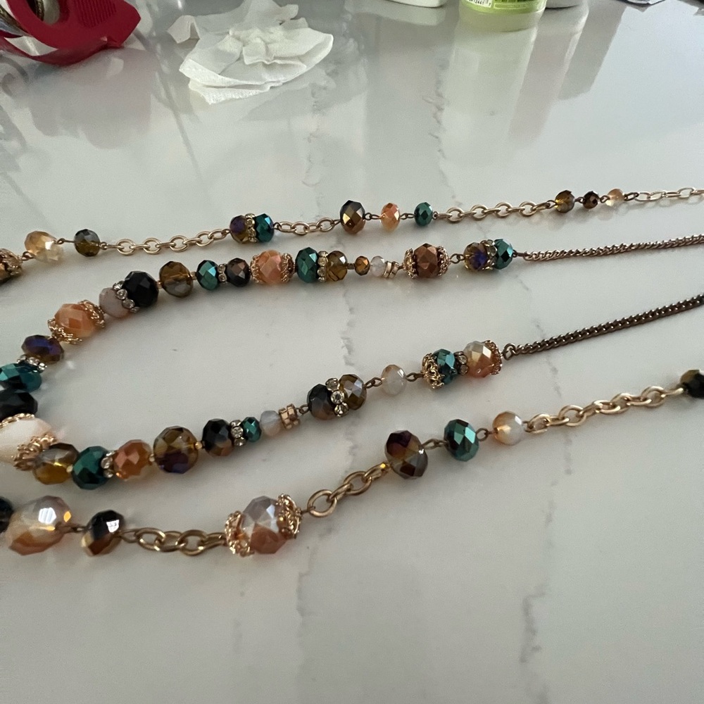 Pair of necklaces, warm gold tones with faceted glass beads - Picture 2 of 6